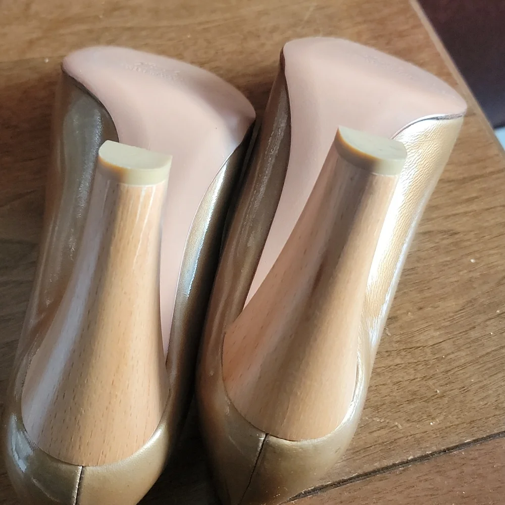Shoes - Picture 4 of 11